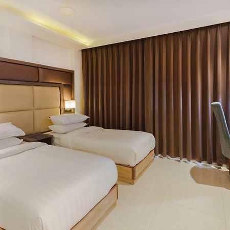 Aura One Hotel Kochi Ngoại thất bức ảnh