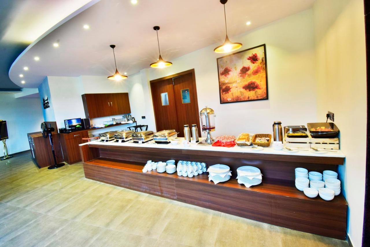 Aura One Hotel Kochi Ngoại thất bức ảnh