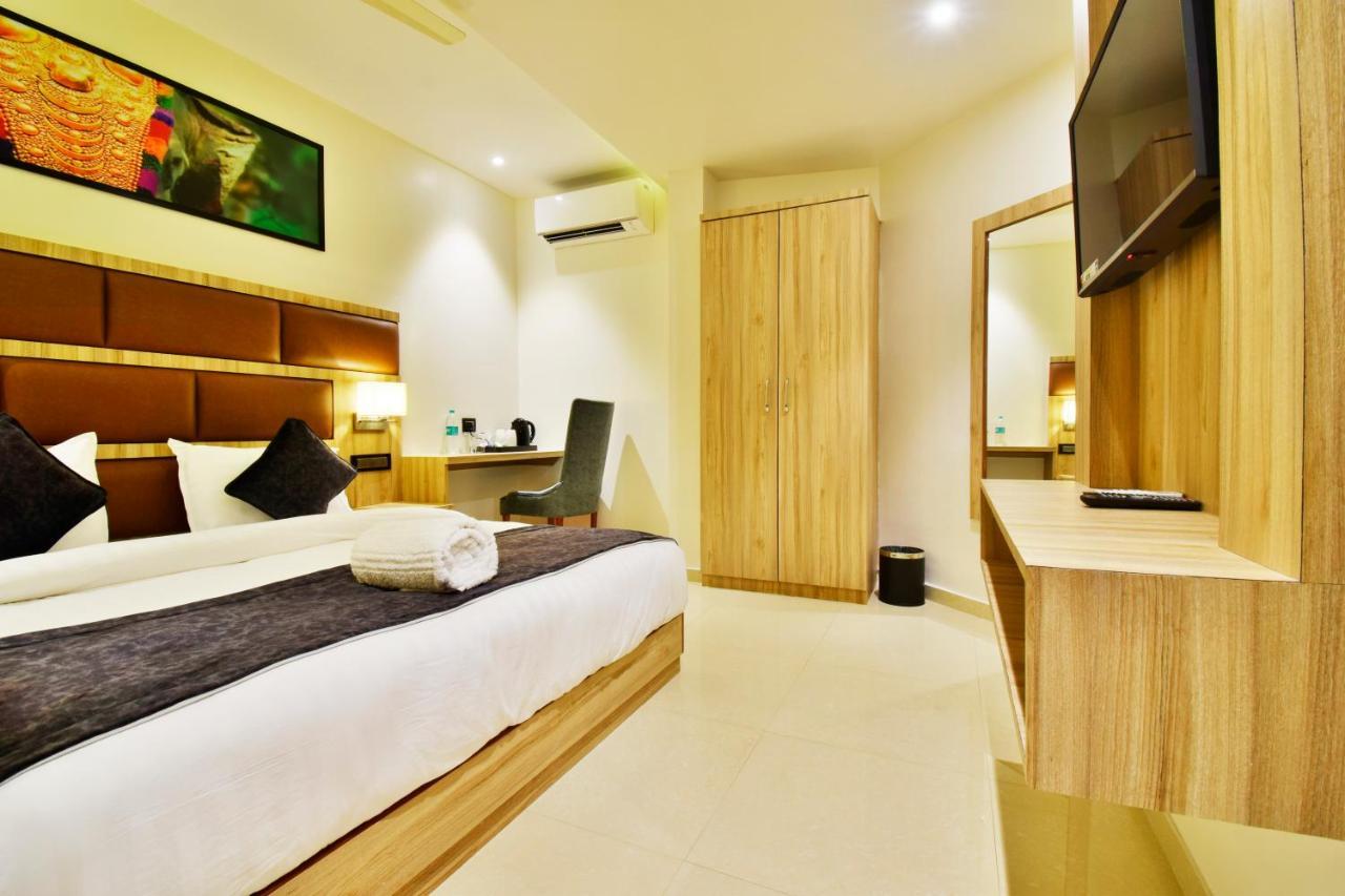 Aura One Hotel Kochi Ngoại thất bức ảnh