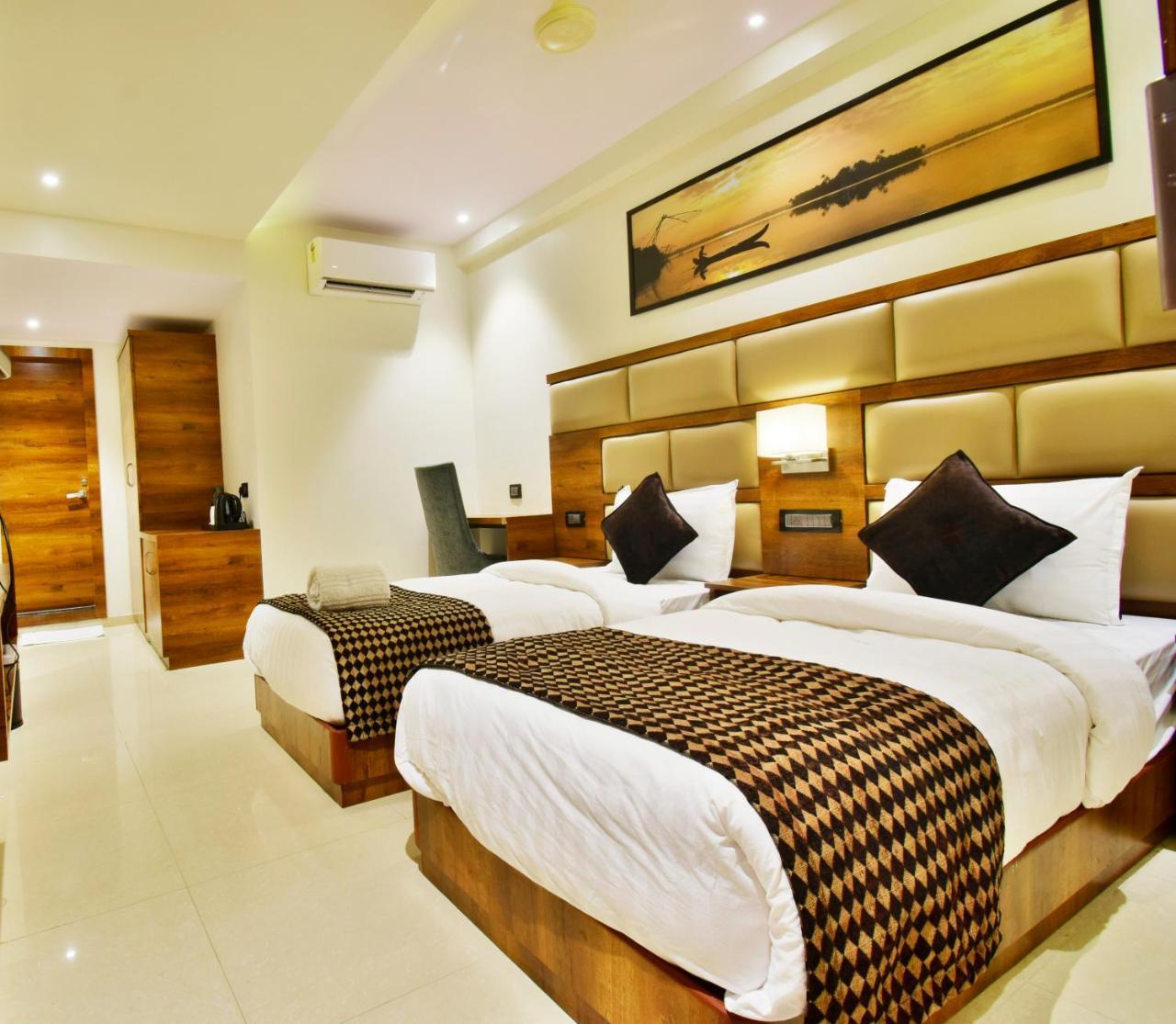 Aura One Hotel Kochi Ngoại thất bức ảnh