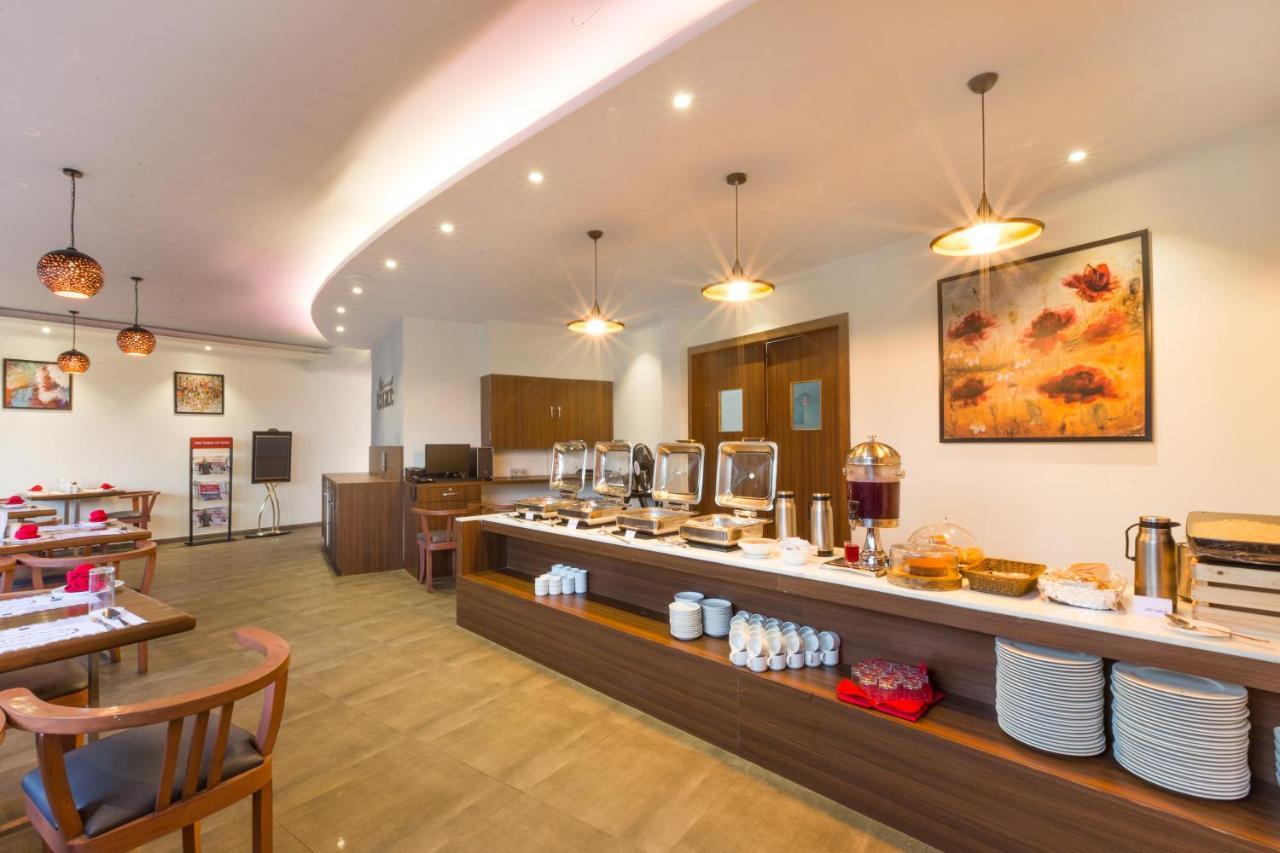 Aura One Hotel Kochi Ngoại thất bức ảnh