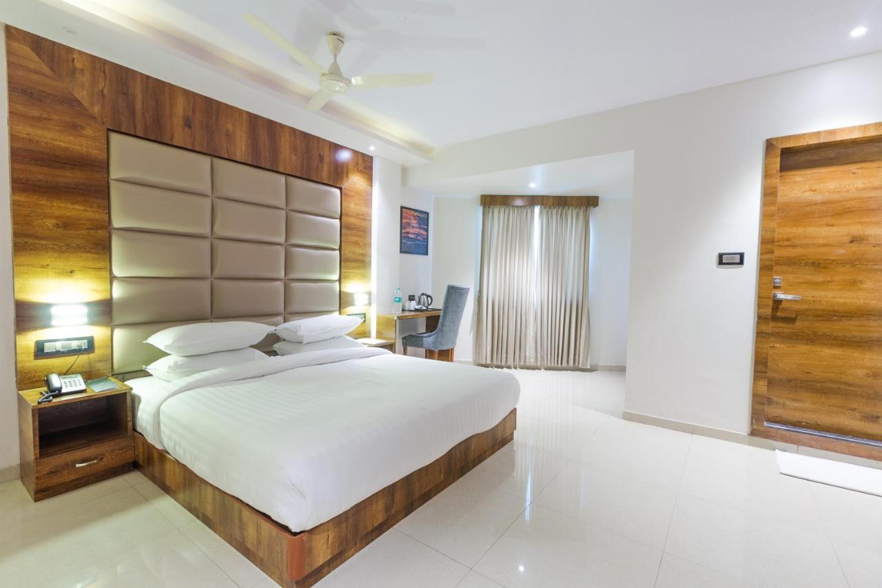 Aura One Hotel Kochi Ngoại thất bức ảnh