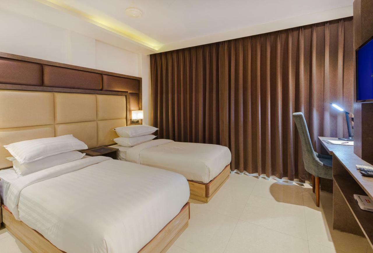 Aura One Hotel Kochi Ngoại thất bức ảnh