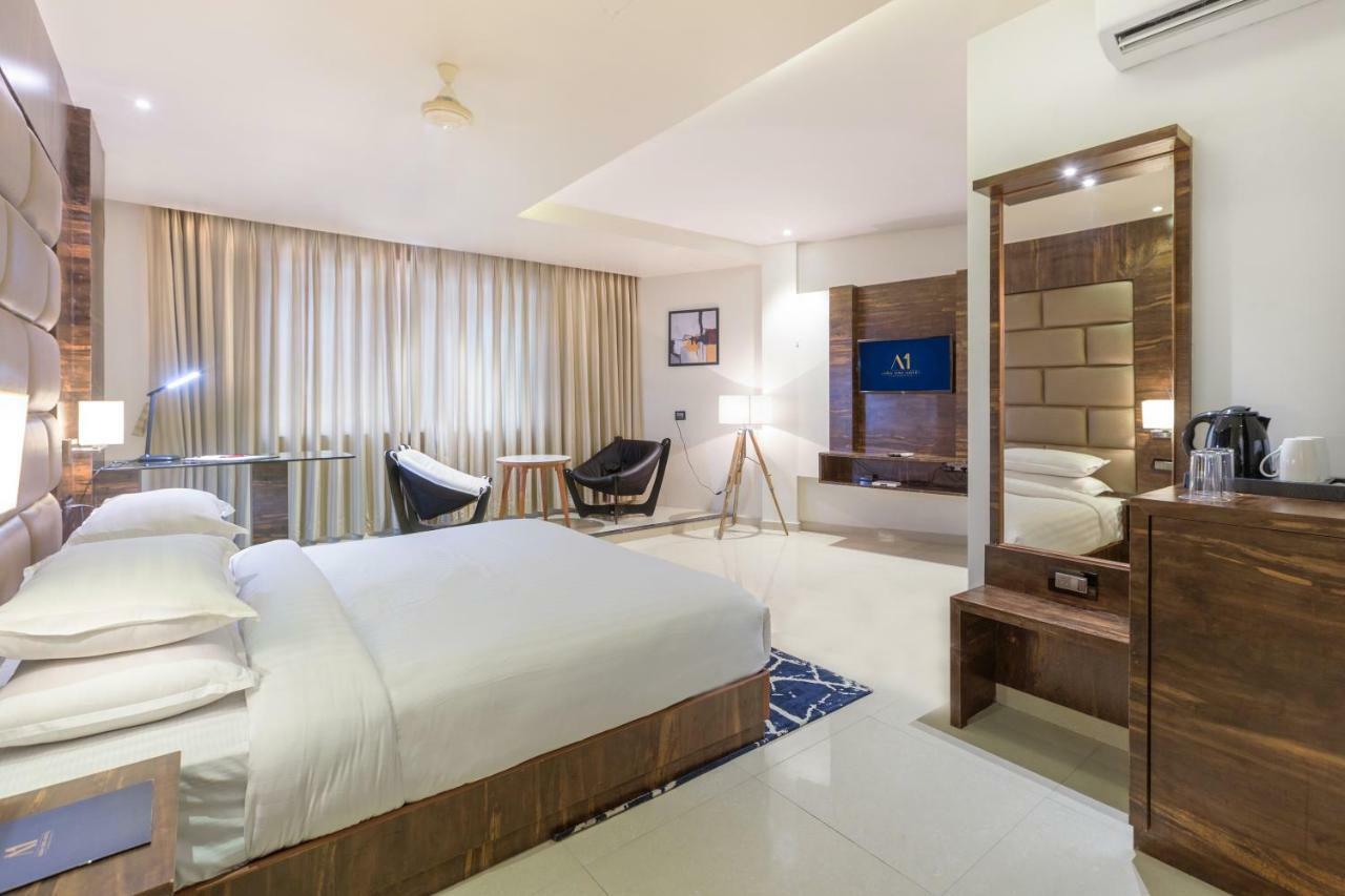 Aura One Hotel Kochi Ngoại thất bức ảnh